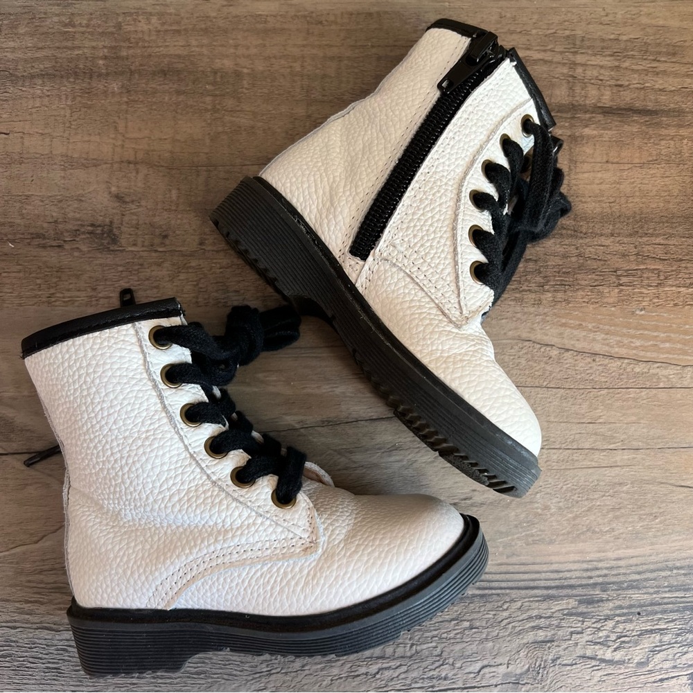 Monkey Feet boots